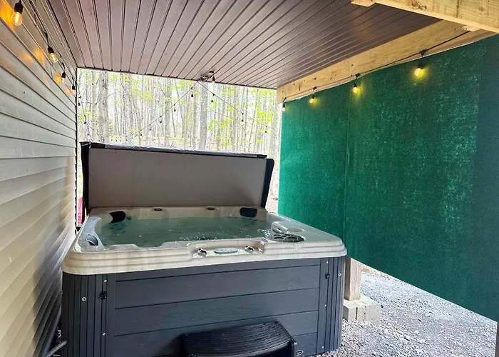 Grand Woodland Retreat - Hot Tub - Game Room