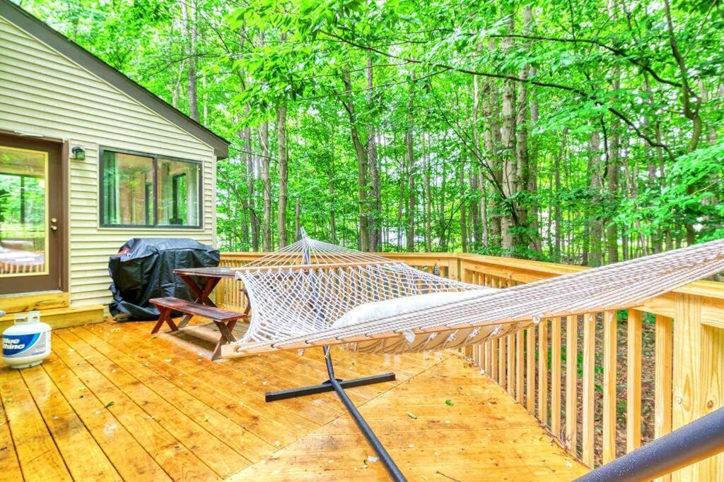 Holiday home Grand Woodland Retreat - Hot Tub - Game Gouldsboro