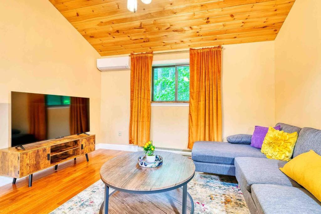 Grand Woodland Retreat - Hot Tub - Game Holiday home Gouldsboro